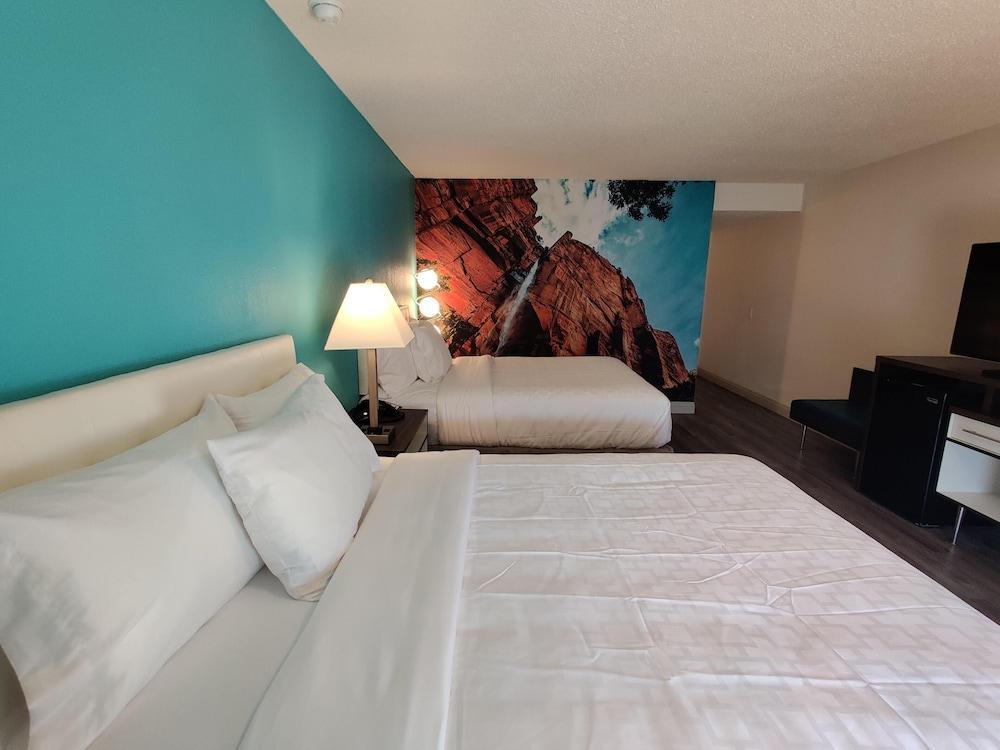 Clarion Pointe Fresno Near Yosemite Hotel Екстериор снимка