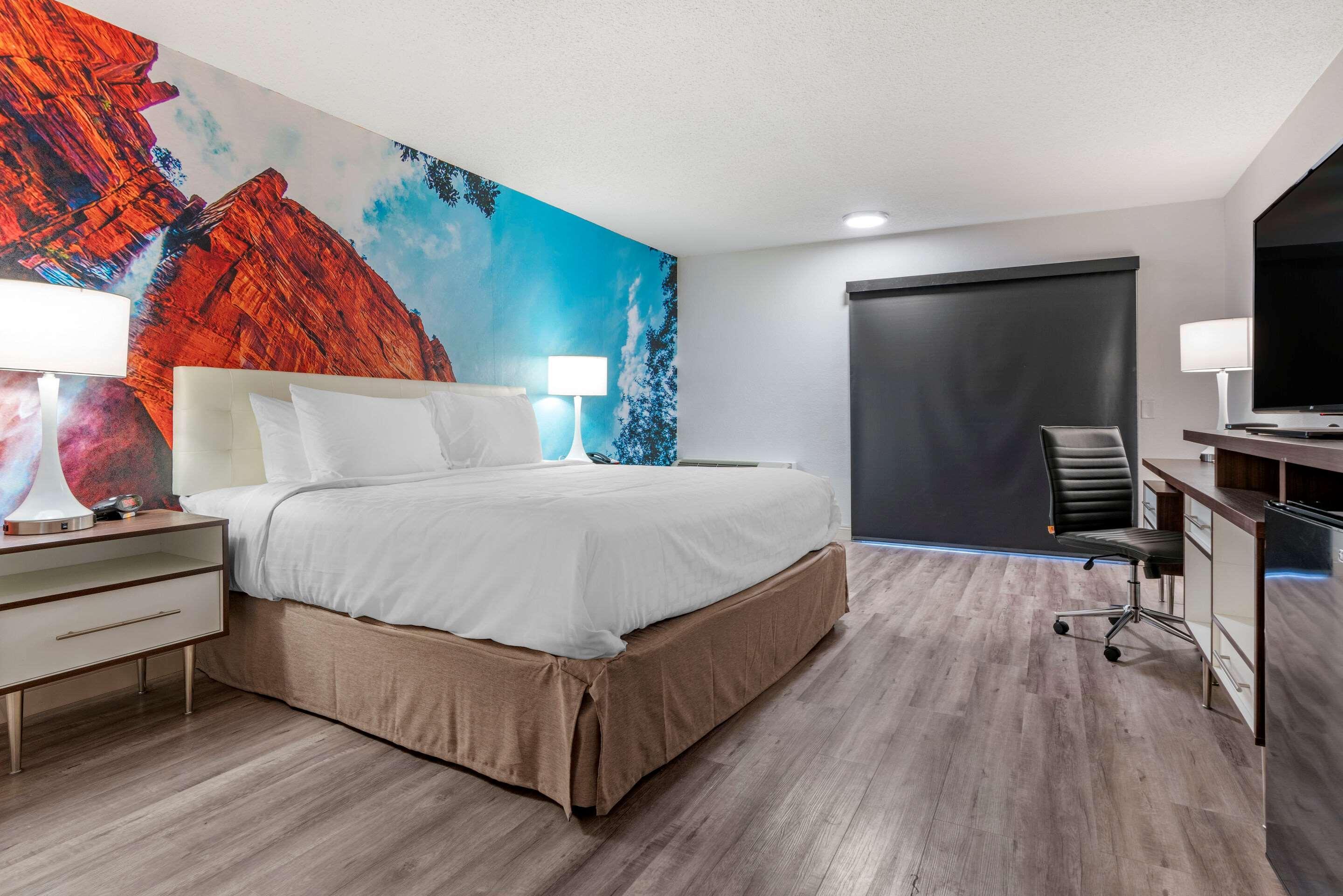 Clarion Pointe Fresno Near Yosemite Hotel Екстериор снимка